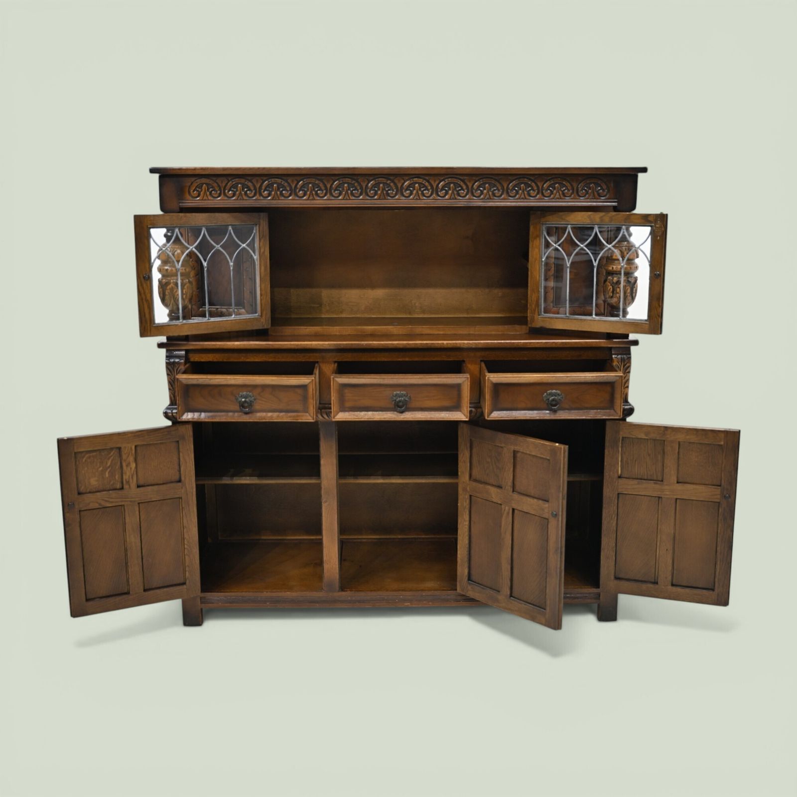 407.0 Old Charm Court Cupboard Oak Tudor Style Free Uk Delivery. photo