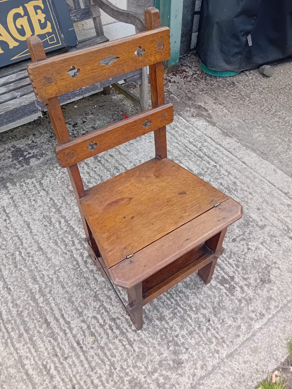 photo vinterior A Late Victorian Arts & Crafts Oak Metamorphic Library Chair, C.1890–1910, With