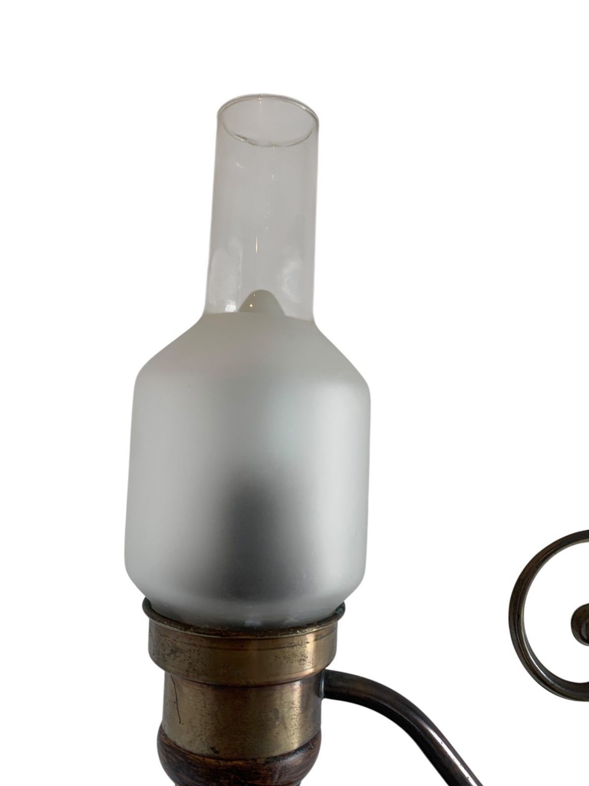 photo vintage Vintage Art Nouveau "Student" Style Brass & Wood Table Lamp With Glass Shade