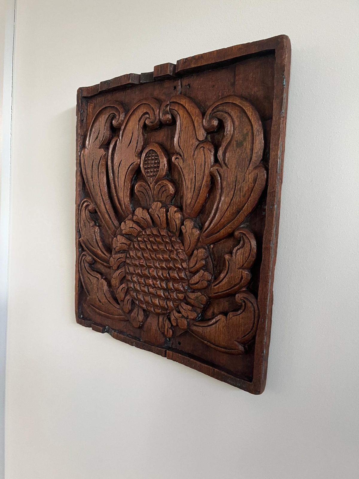 Antiek handgesneden eikenhouten paneel, zonnebloem en bladeren, waarschijnlijk Frans, 18e eeuw photo Kunst