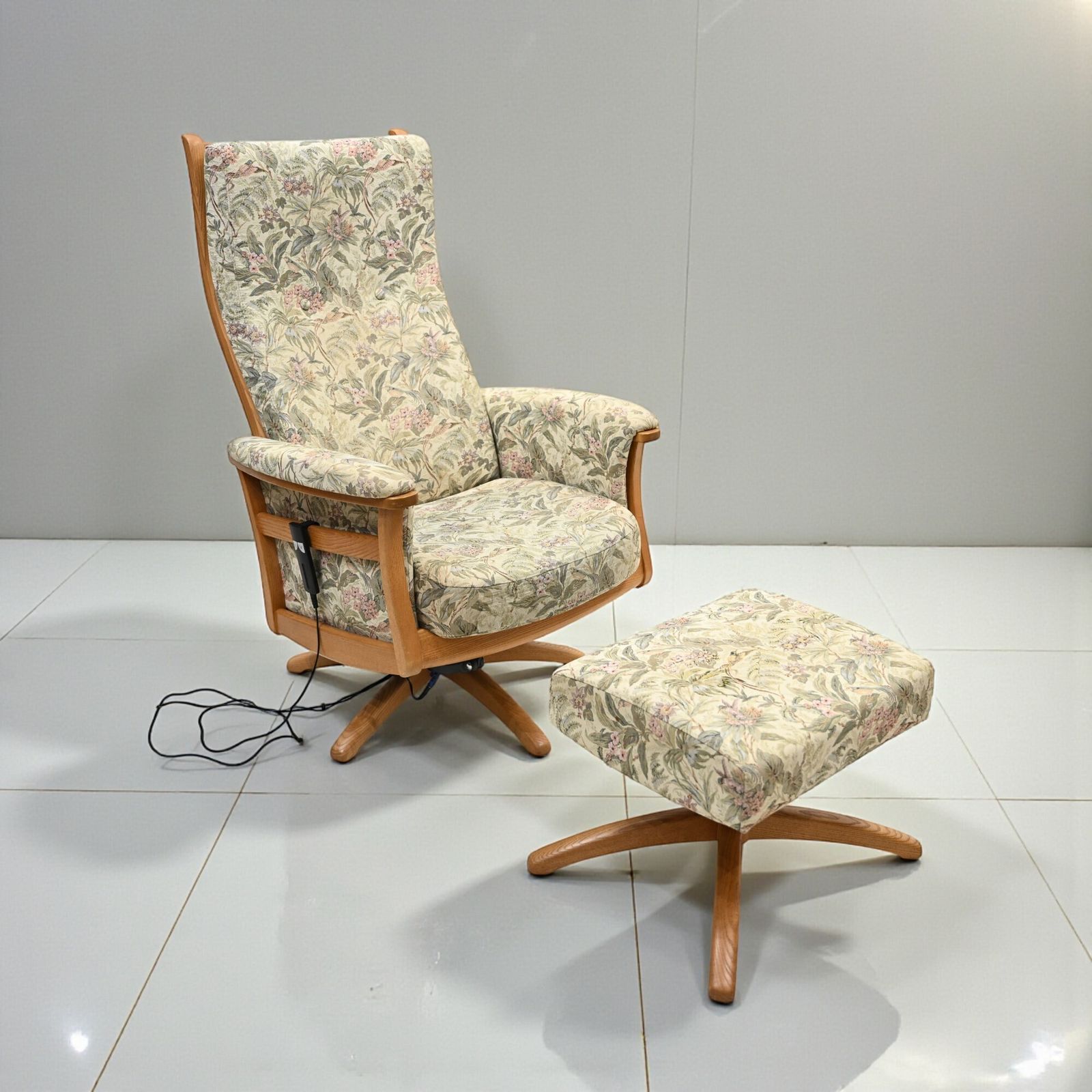 Ercol Electric Recliner Armchair Light Finish Free Uk Delivery*