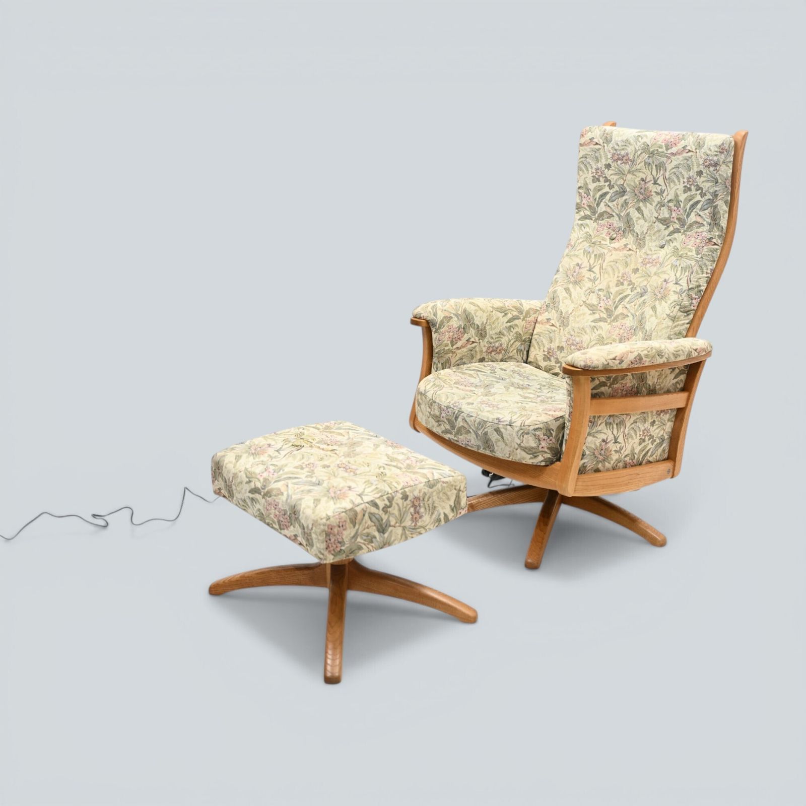 Ercol Electric Recliner Armchair Light Finish Free Uk Delivery* photo for sale