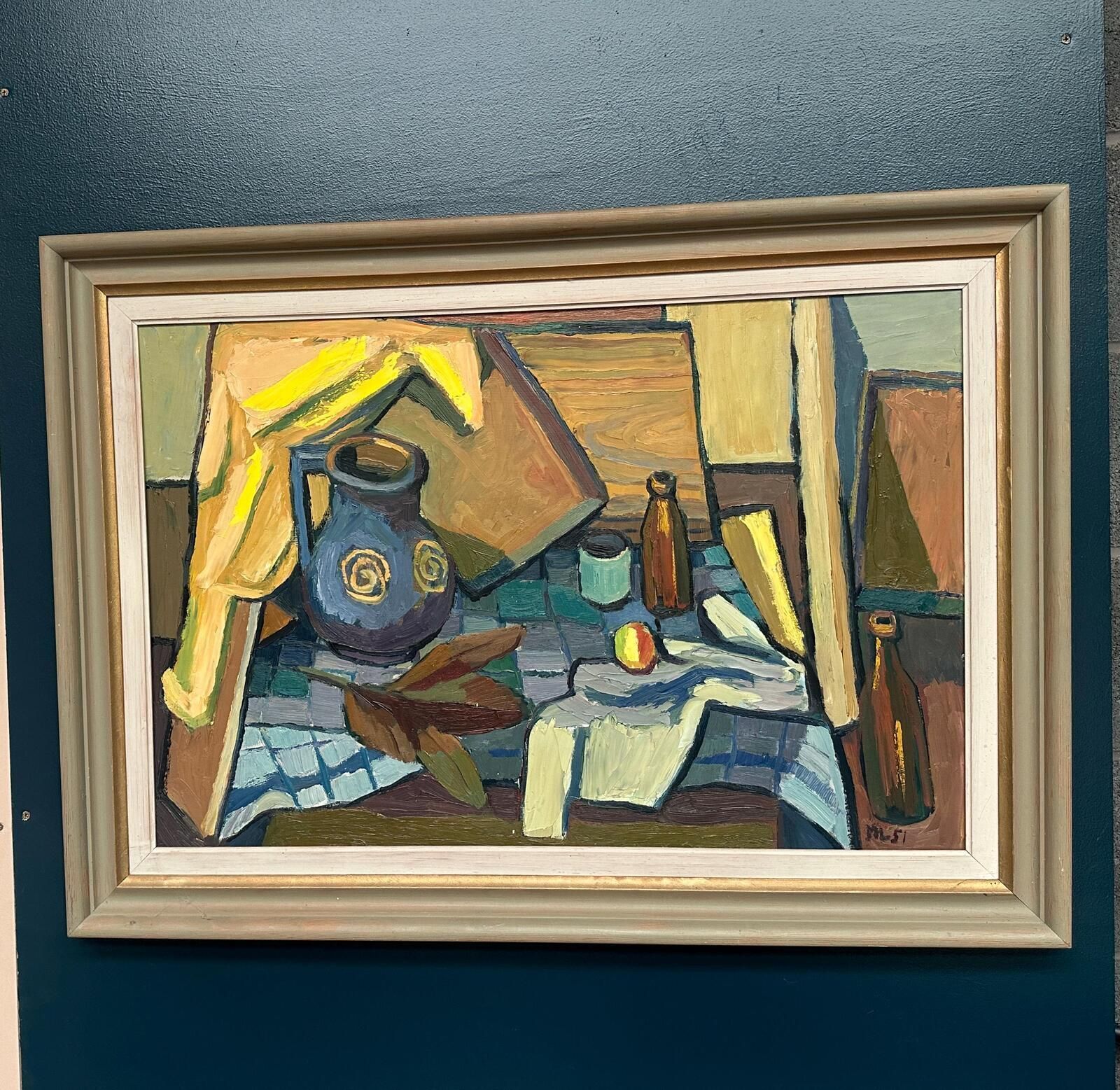 photo furniture Original Swedish Oil On Panel – “Still Life With Jug And Bottles” By Martin Lindberg – 1951 – Vintage & Framed – 79 × 109 Cm (31.1" × 42.9")