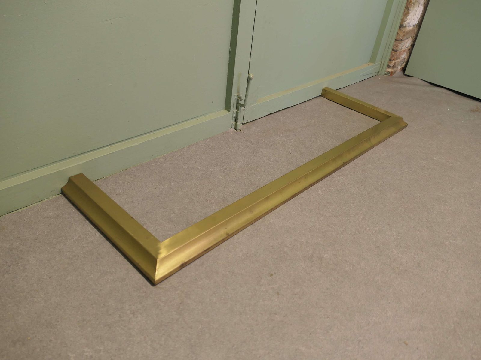 19th Century Brass Fender This Is An Elegant Brass Fender, The Fender Is In Good Conditio photo Home Fixtures