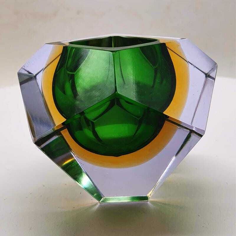 Cendrier / coupe asymétrique multifacettes en verre de Murano, années 1960. Fabriqué à Murano, Italie photo furniture