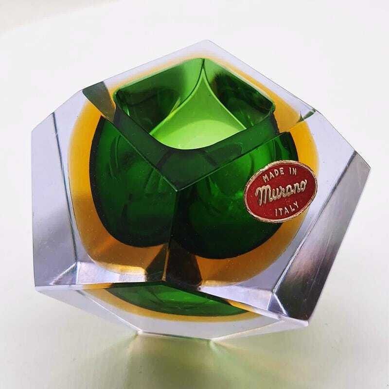 Cendrier / coupe asymétrique multifacettes en verre de Murano, années 1960. Fabriqué à Murano, Italie photo Décoration
