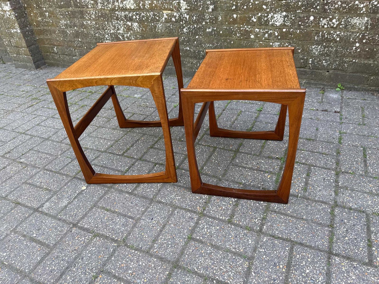 photo vintage Vintage G Plan Style Teak Nest Of Two Side Tables – Mid Century Modern 1960s / 1970s