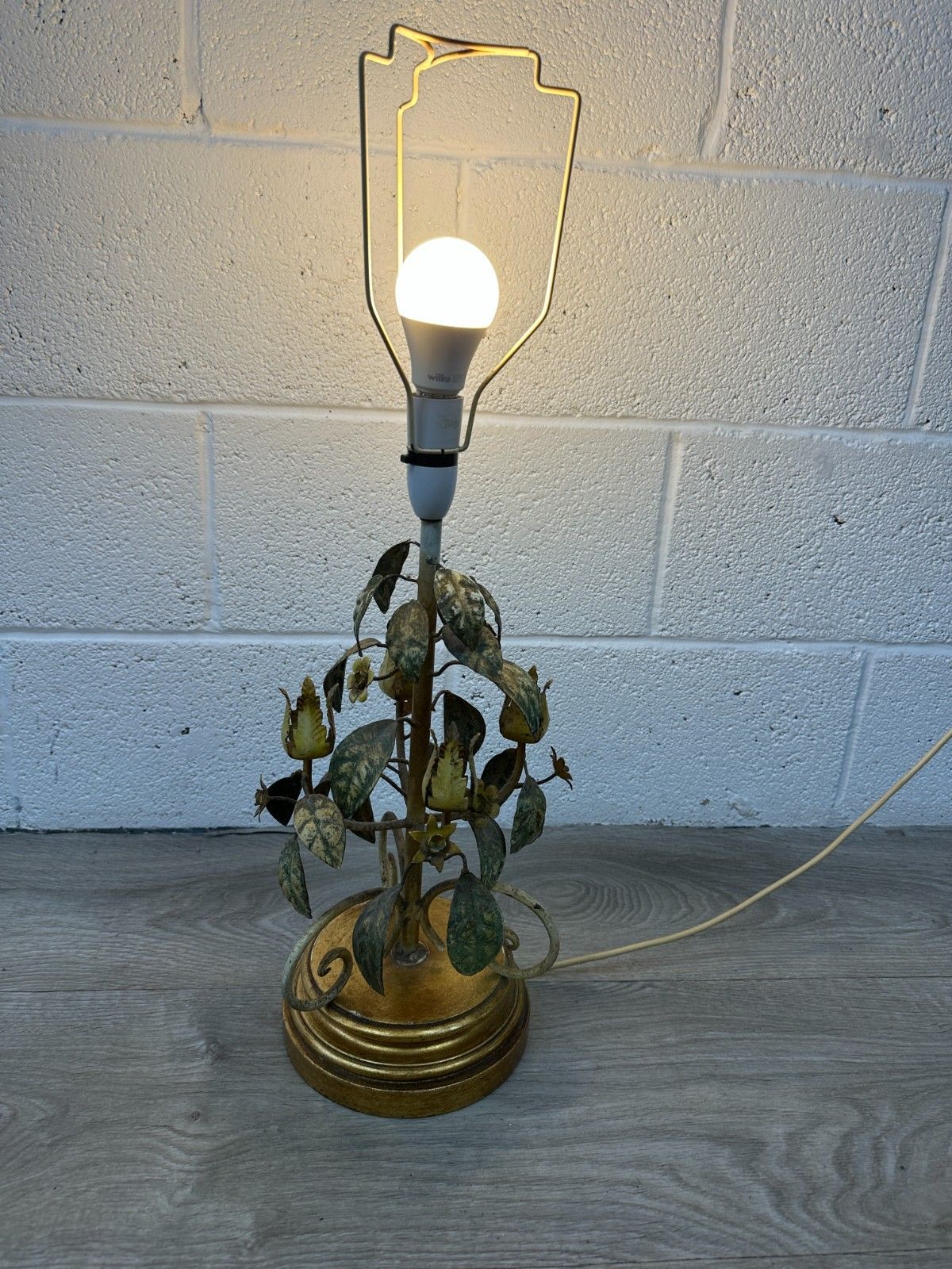 Vintage Italian Tole Floral Leaf Table Lamp W/ Gilt Base Metal Mid Century Mcm photo furniture