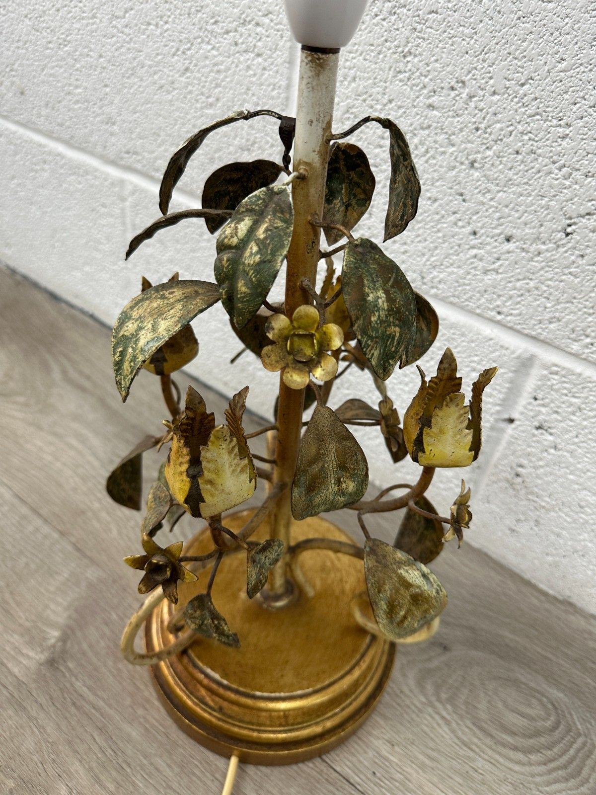 photo for sale Vintage Italian Tole Floral Leaf Table Lamp W/ Gilt Base Metal Mid Century Mcm