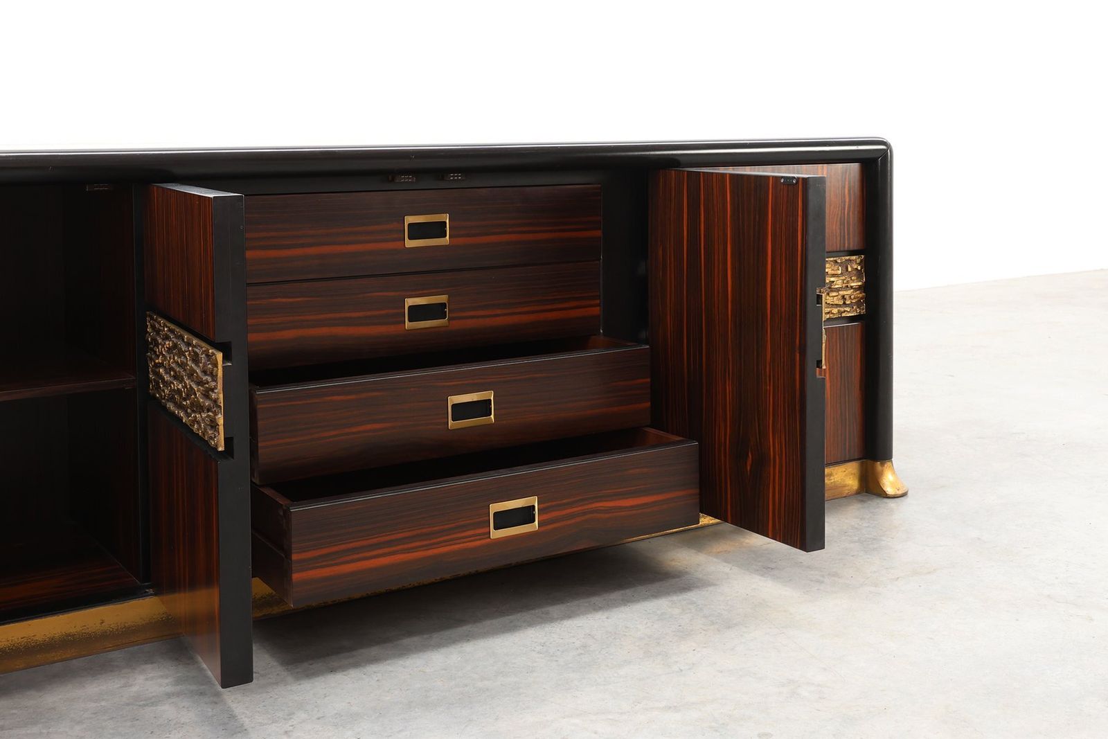 Brutalist Sculptural Wood And Brass Credenza, Italy, 1970s photo 10716.0