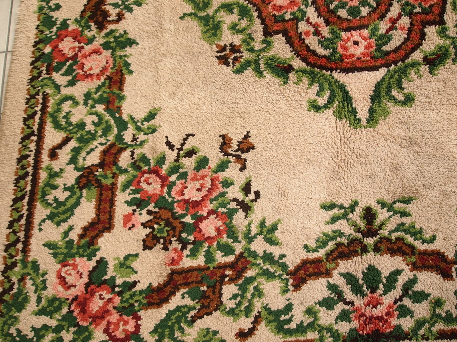 photo furniture Vintage Belgian Savonnerie Wool Rug With Floral Medallion — 6'5" × 9'8" — 1960s
