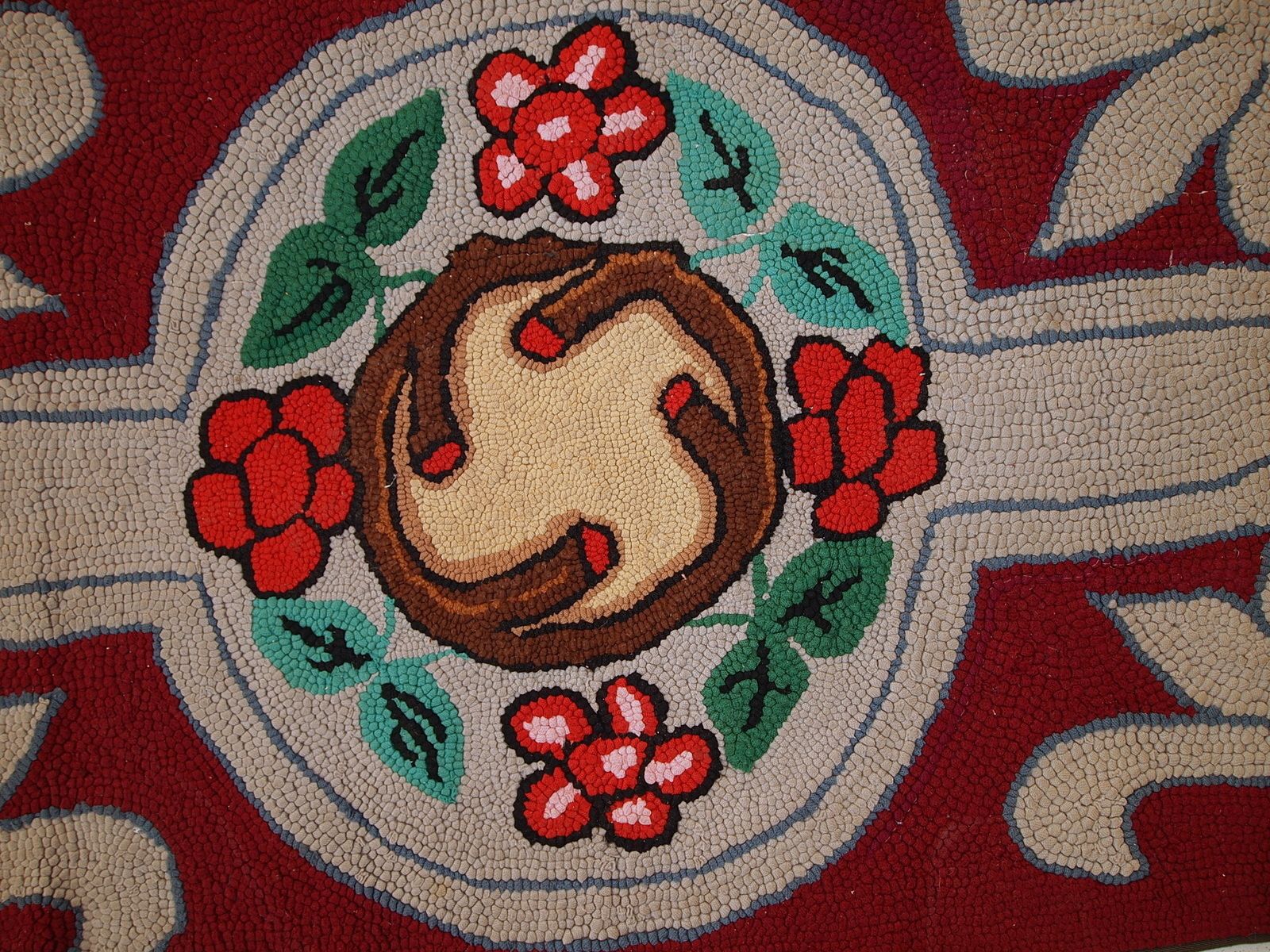 Tapis à points noués américain d'époque en laine, fait main, années 1930 - 67 × 135 cm photo Textiles