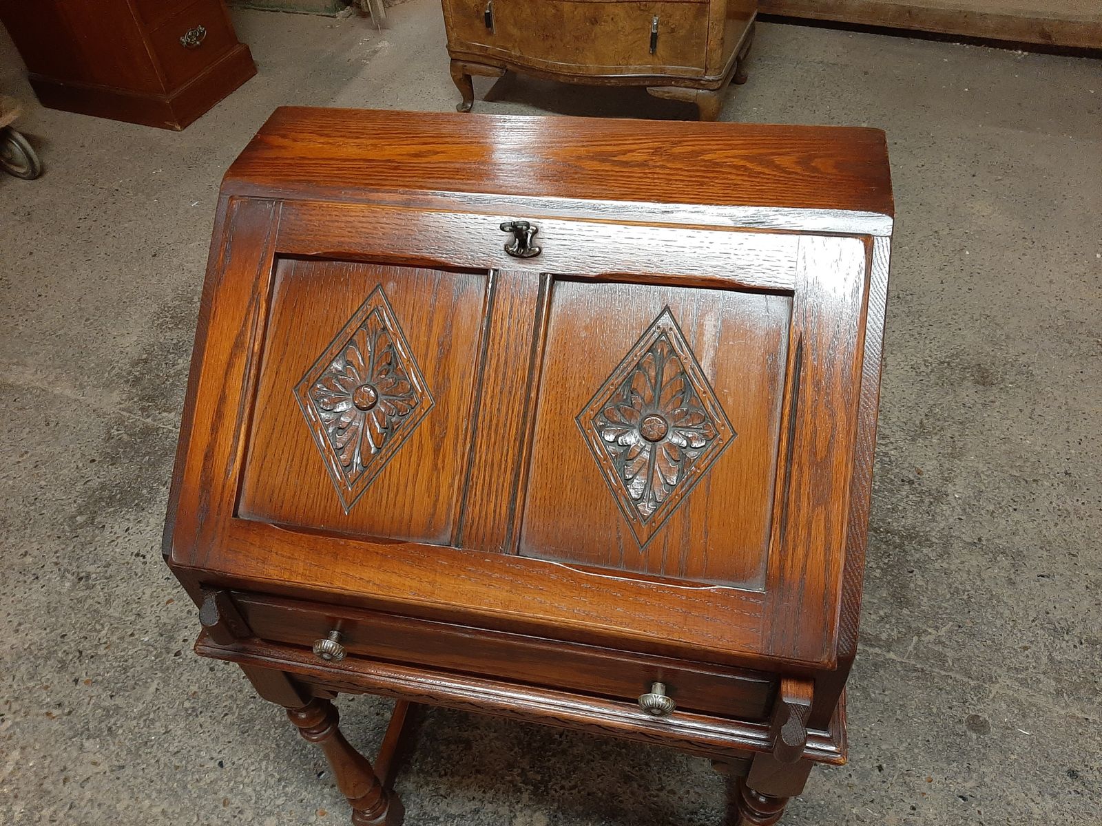 Lovely Rare  Vintage Old Charm Small Oak Bureau In Very Good Condition photo furniture