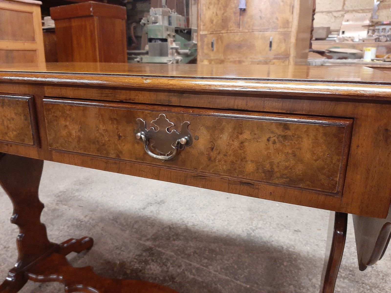 Lovely Art Deco Burr Walnut Desk In Very Good Condition photo 395.0