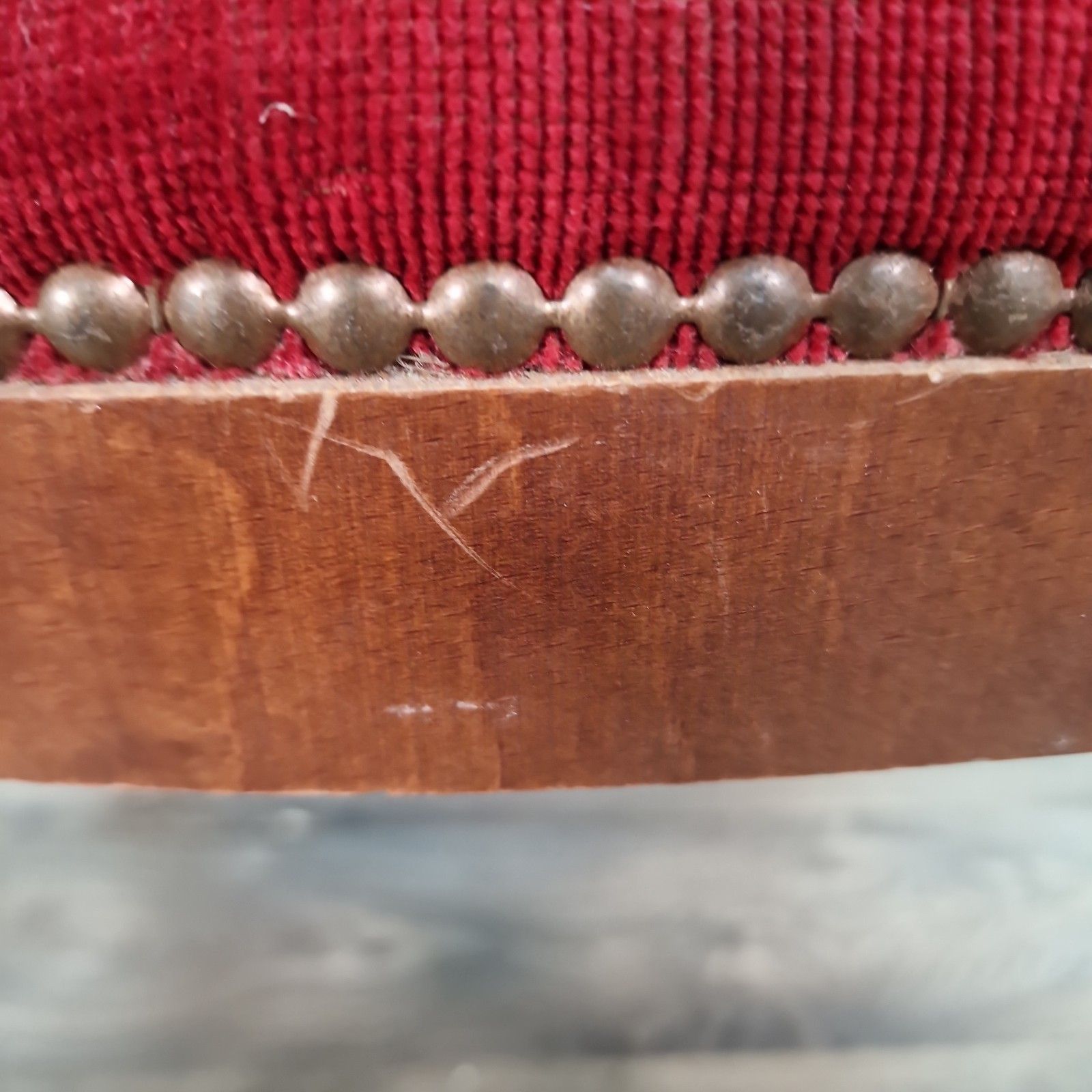 photo vinterior Antique Victorian Style Chair Carved Walnut Red Upholstery Bedroom Seat Louis