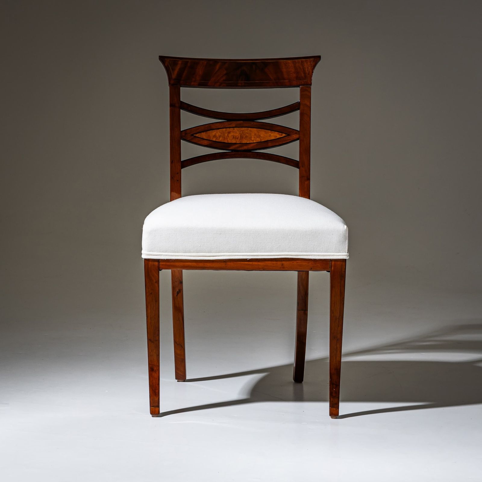 Set van vier Biedermeier stoelen, eerste helft 19e eeuw photo vintage