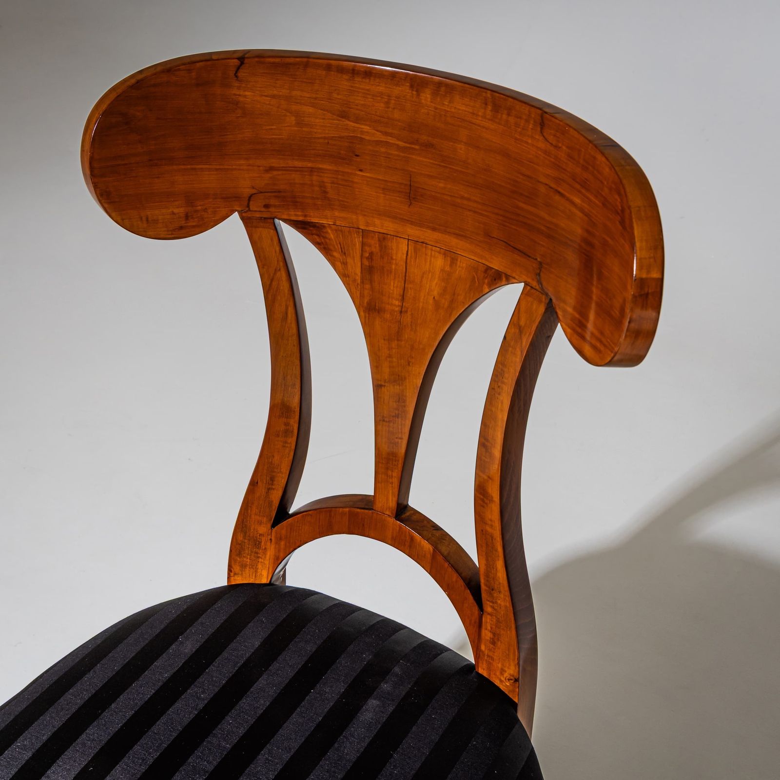 Set van zes Biedermeier-stoelen met schepvormige rugleuning, ca. 1820 photo vintage