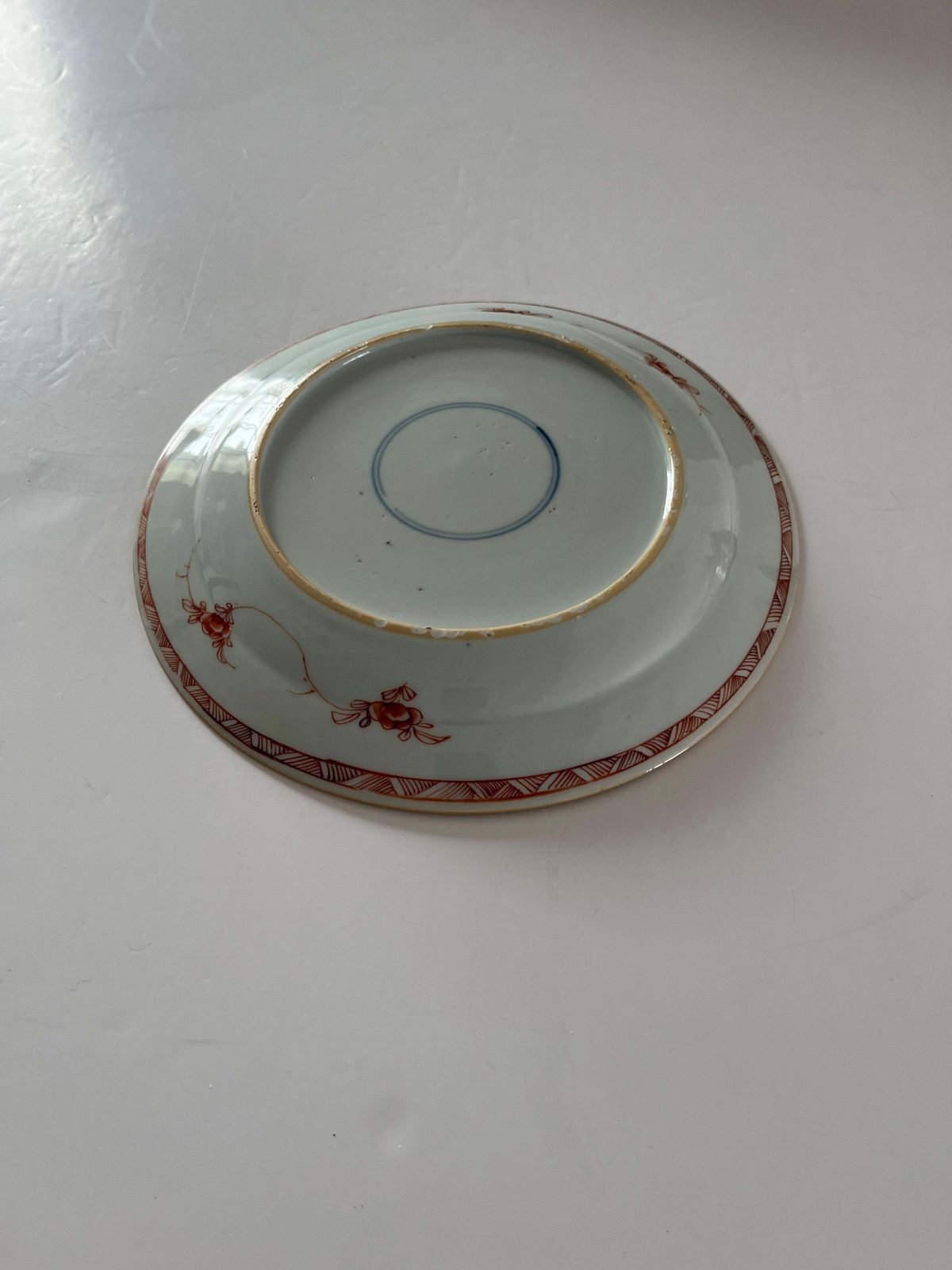 photo for sale Chinees Kangxi-periode Famille Verte-bord met Kakiemon-pruimenbloesemdesign, ca. 1690