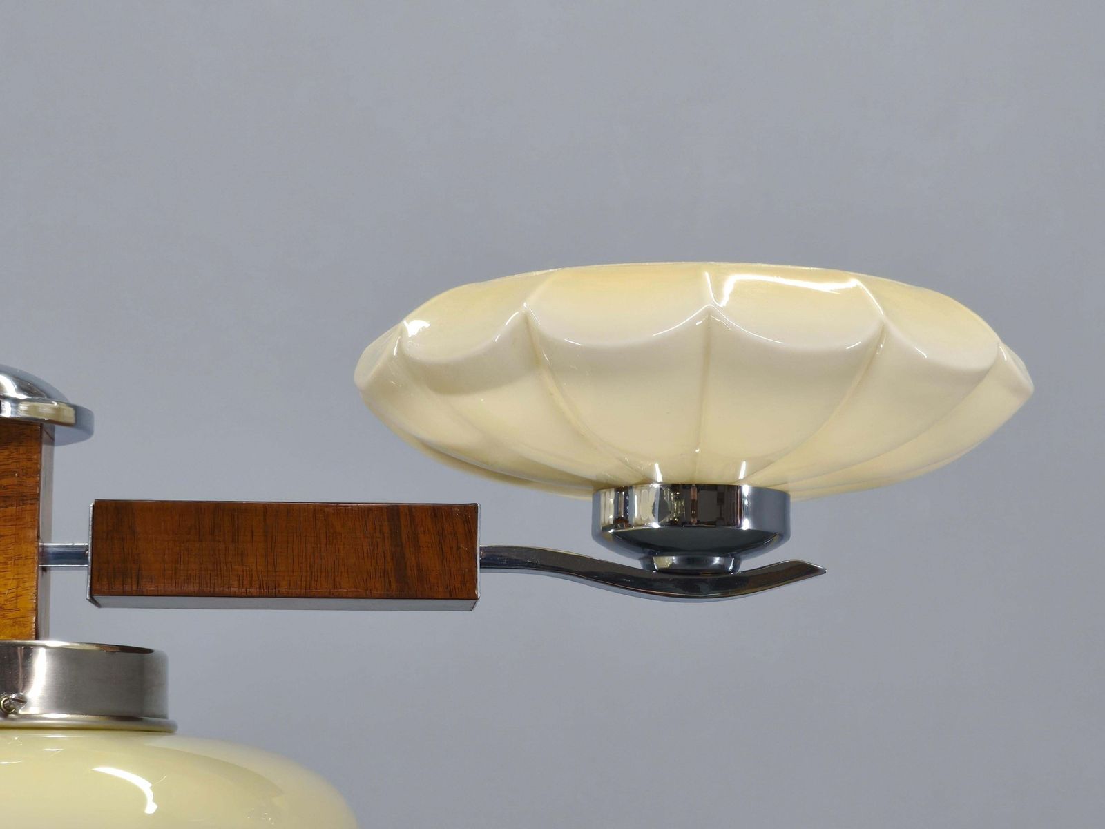 Art Deco Hanglamp uit de jaren 1940 – Tsjecho-Slowakije – Walnoot, Chroom en Glas photo buy