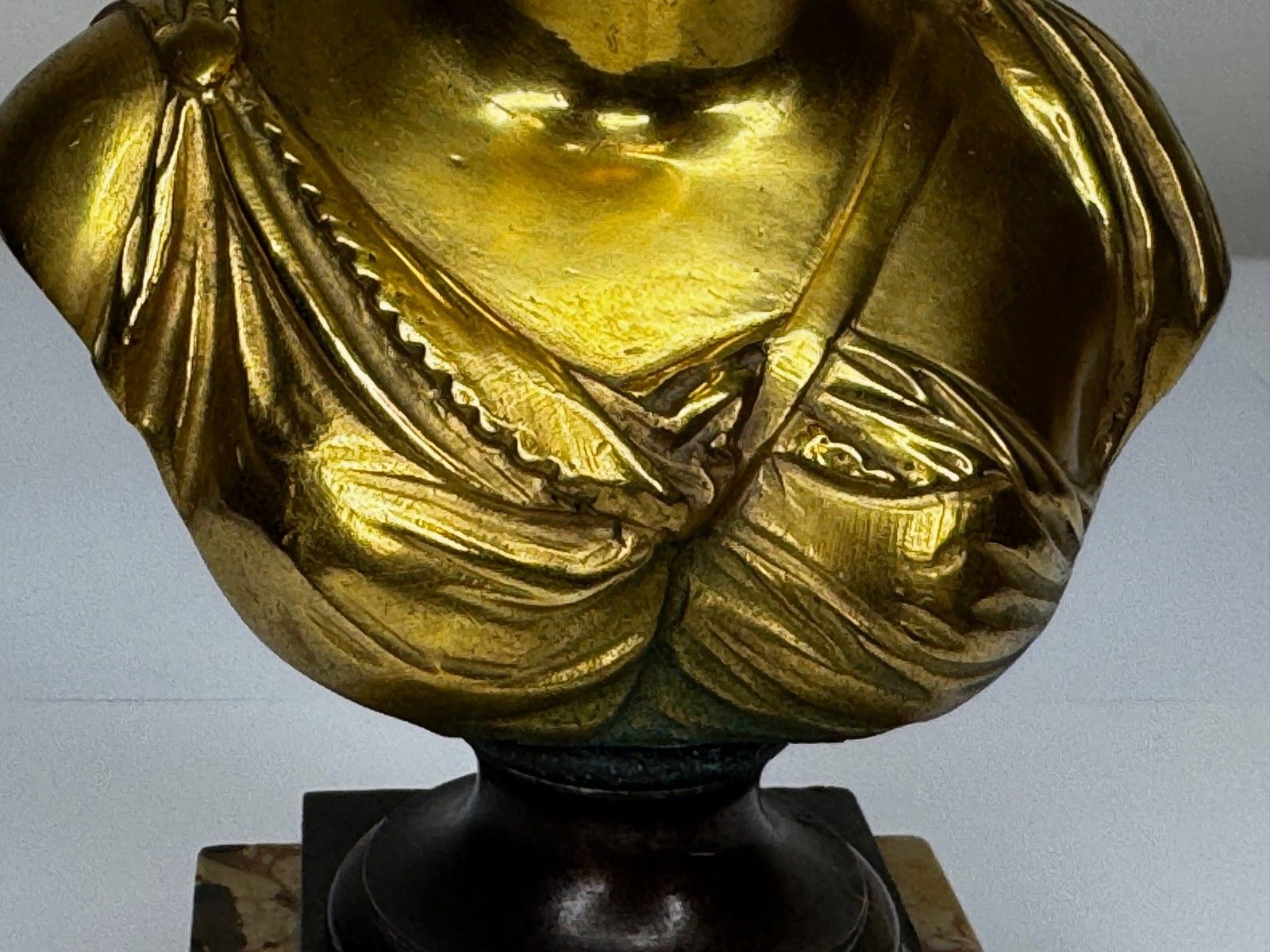 photo furniture 19th Century Parisian Bronze Bust Sculpture Of Marie Antoinette In The Manner Of Mathurin Moreau