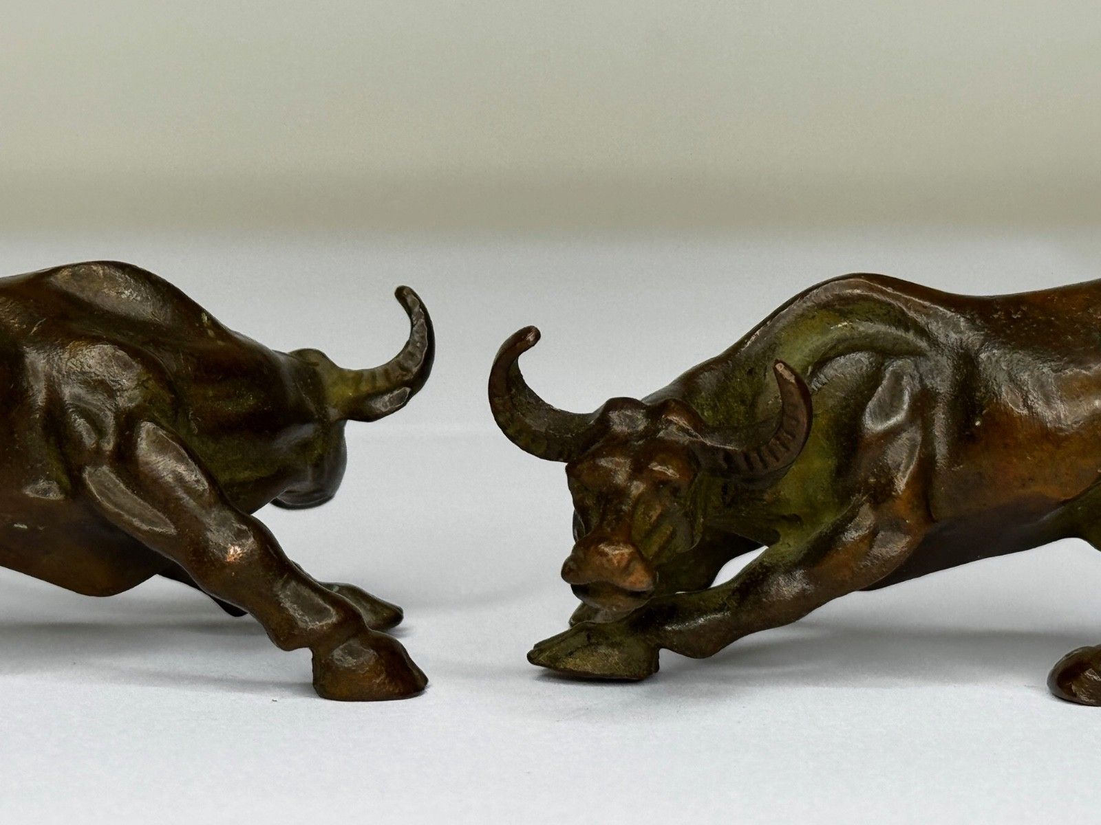 Miniatuurset Chinese Qing-dynastie bronzen waterbuffels, 19e eeuw photo vintage