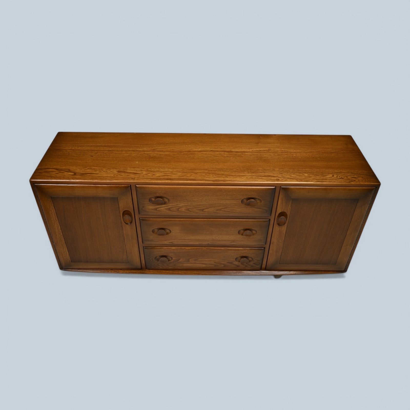 photo vinterior Ercol Windsor Sideboard Model Number 455 Golden Dawn Finish Free* Uk Delivery