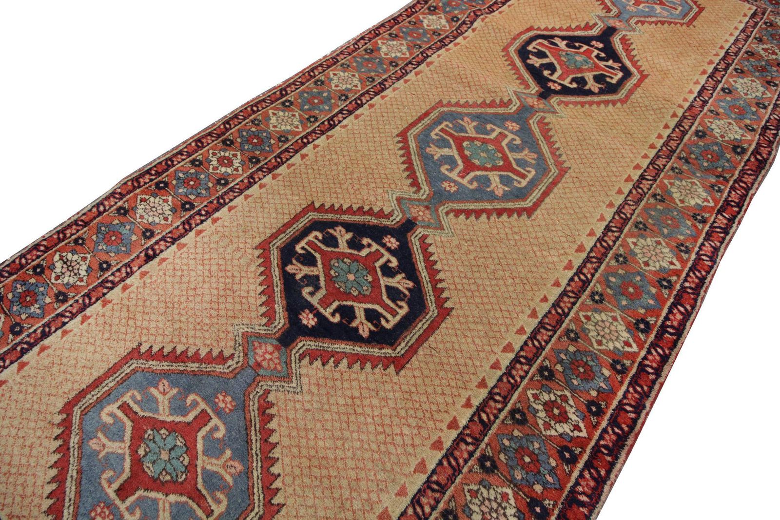 Antiek loperkleed, geelgoud handgemaakt Sarab tapijt, trapkleed, vloerkleed photo for sale