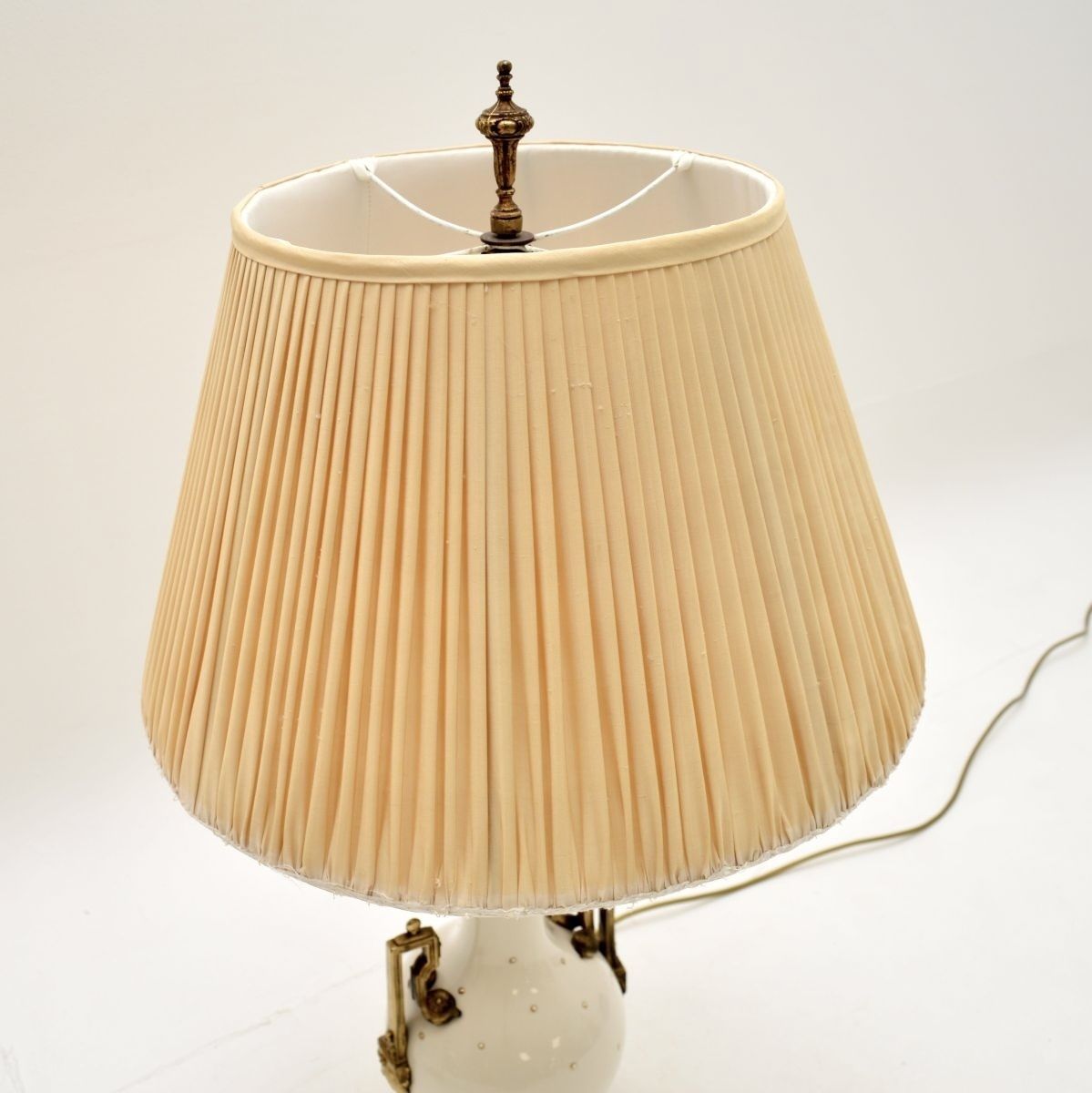 photo furniture Pair Of Antique French Ceramic And Gilt Metal Table Lamps