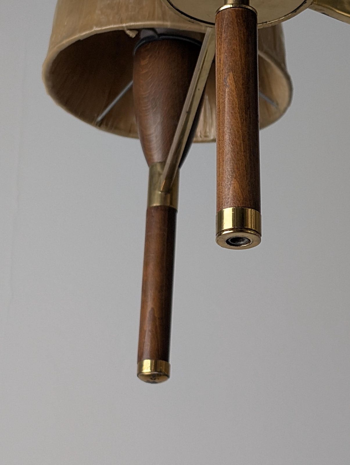 Lampe danoise à cinq bras en bois et laiton, années 1950 photo buy