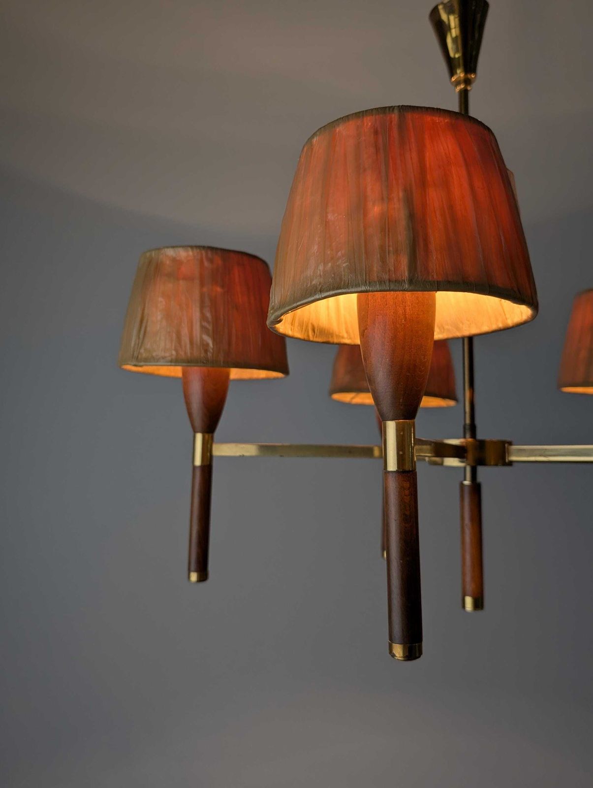 photo furniture Lampe danoise à cinq bras en bois et laiton, années 1950