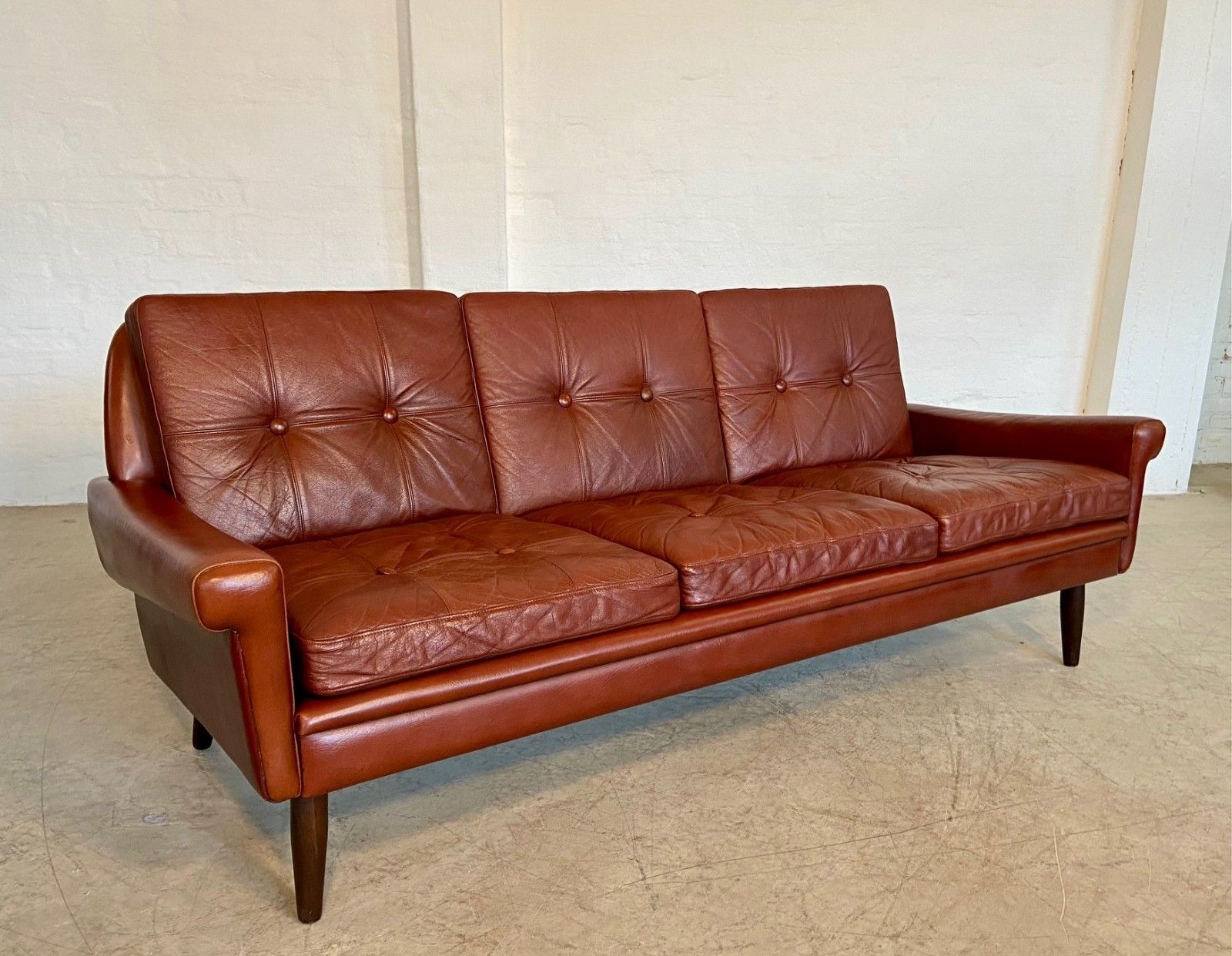 photo vinterior Svend Skipper  3 Person Sofa In Chestnut Brown  Leather 1960,S