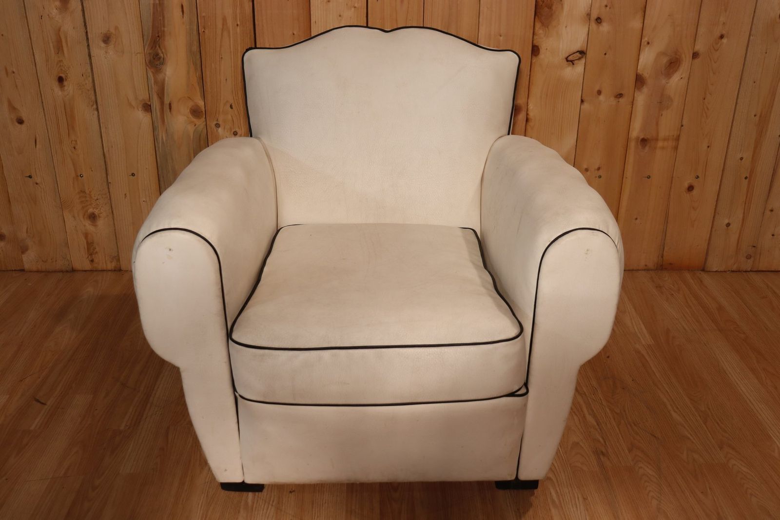 Vintage White Leather Club Chair, 1990 photo Furniture
