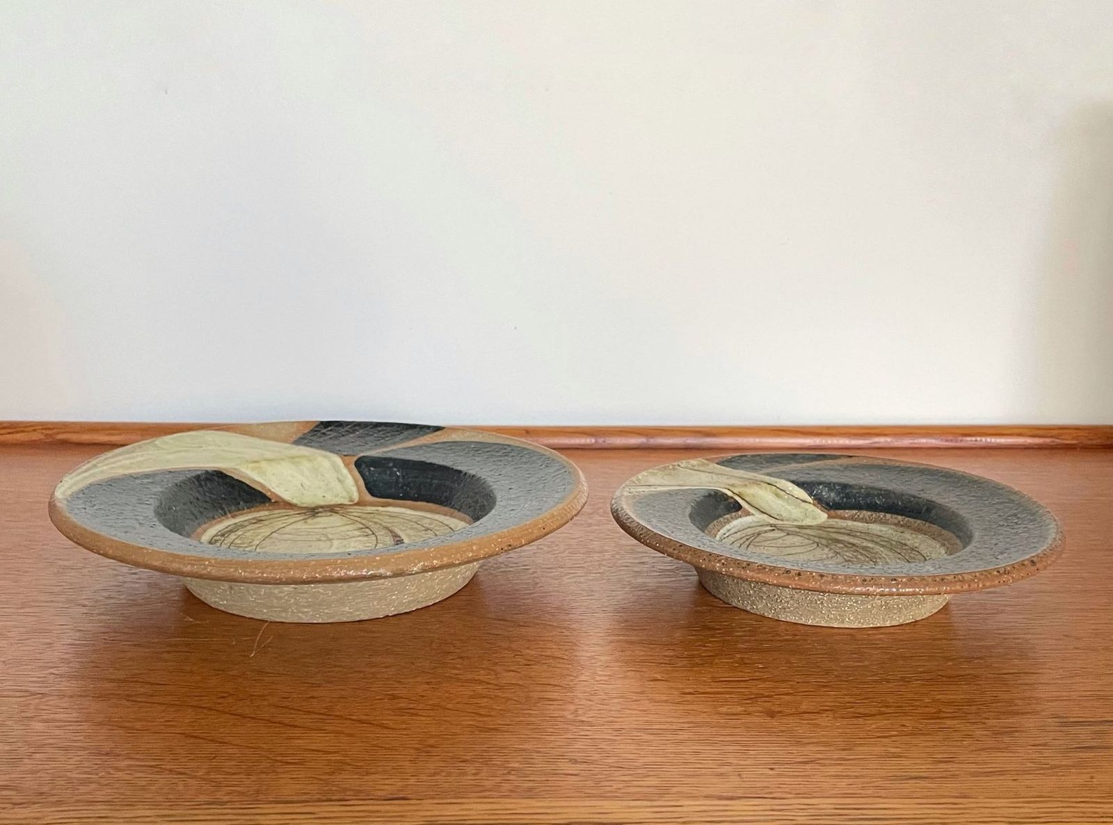 Stoneware Plates By Noomi Backhausen For Soholm Stentoj, 1970s, Set Of 2 photo vinterior