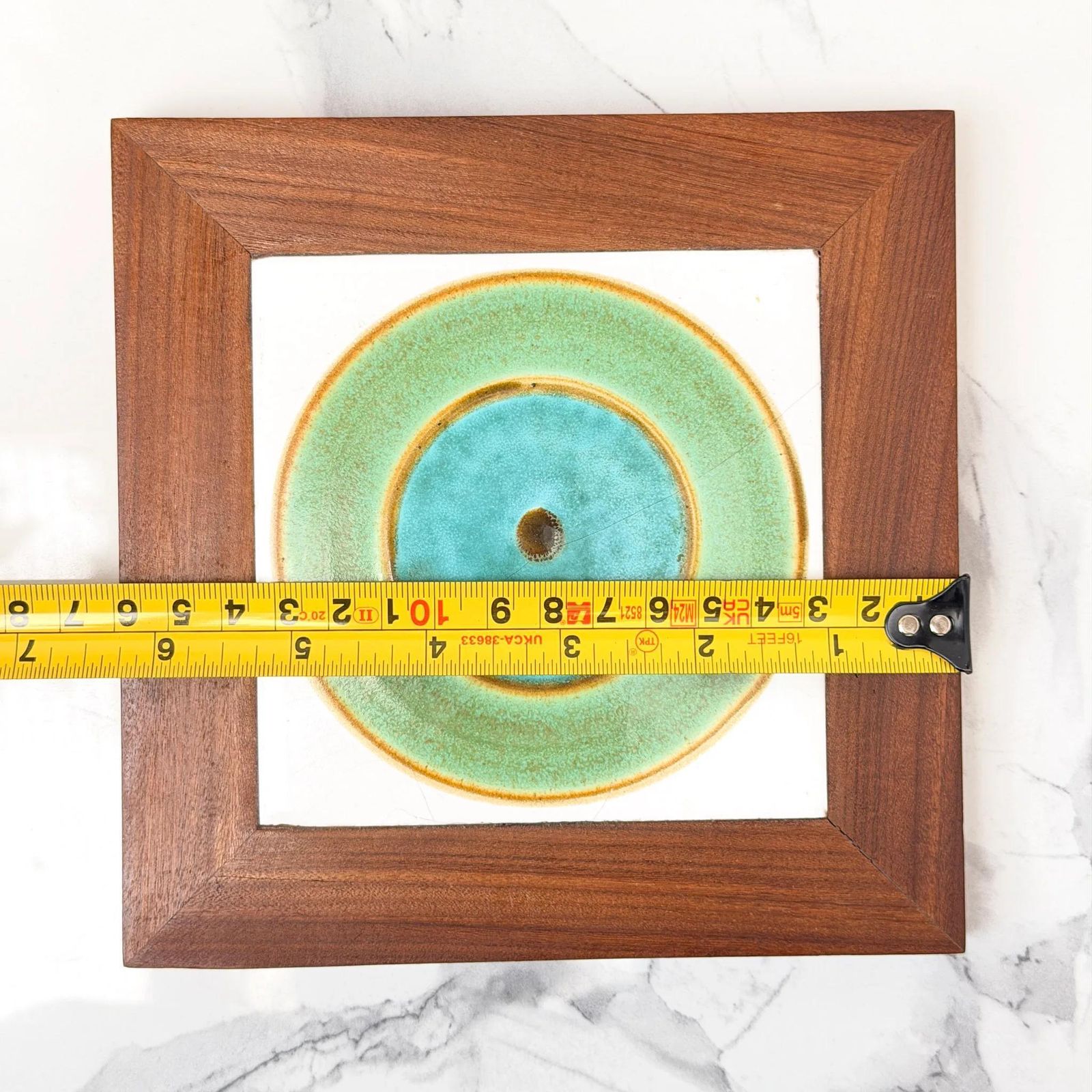 93.0 Margery Clinton ingelijste keramische tegel, mid-century, groen blauw, jaren 1960 photo