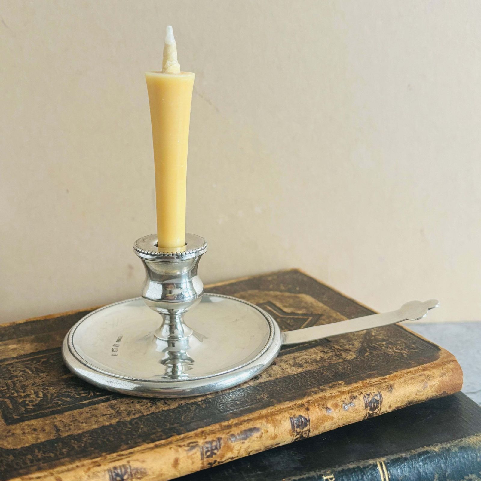 Antiek sterling zilveren kamerstick met snuiter photo furniture