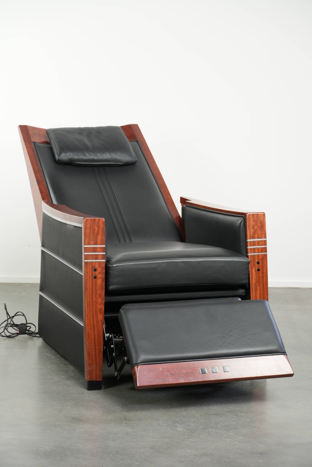 Luxury Electrically Adjustable Schuitema Art Deco Design Recliner From The Decoforma Series With Black Cow Leather photo furniture