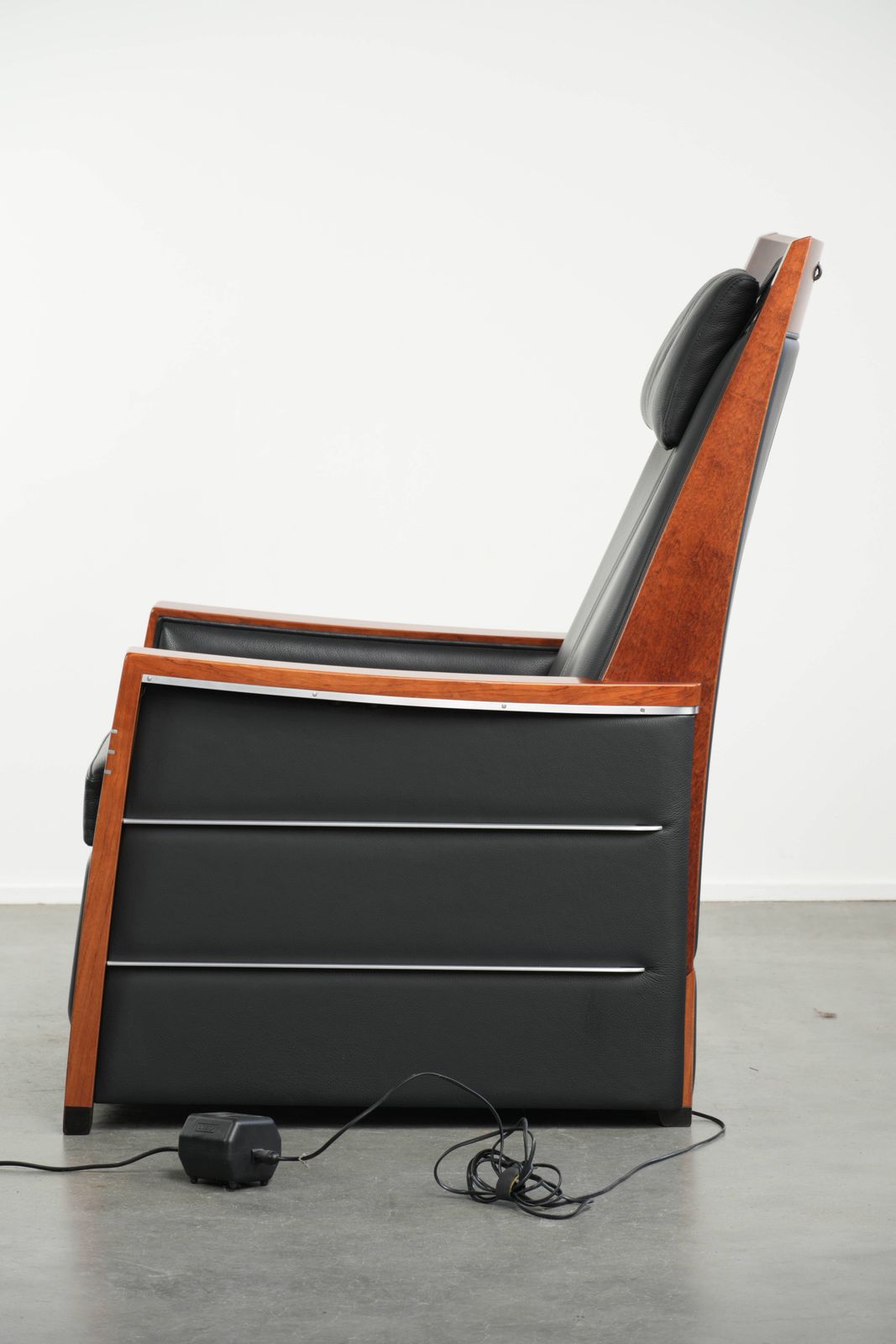 Luxury Electrically Adjustable Schuitema Art Deco Design Recliner From The Decoforma Series With Black Cow Leather photo vintage