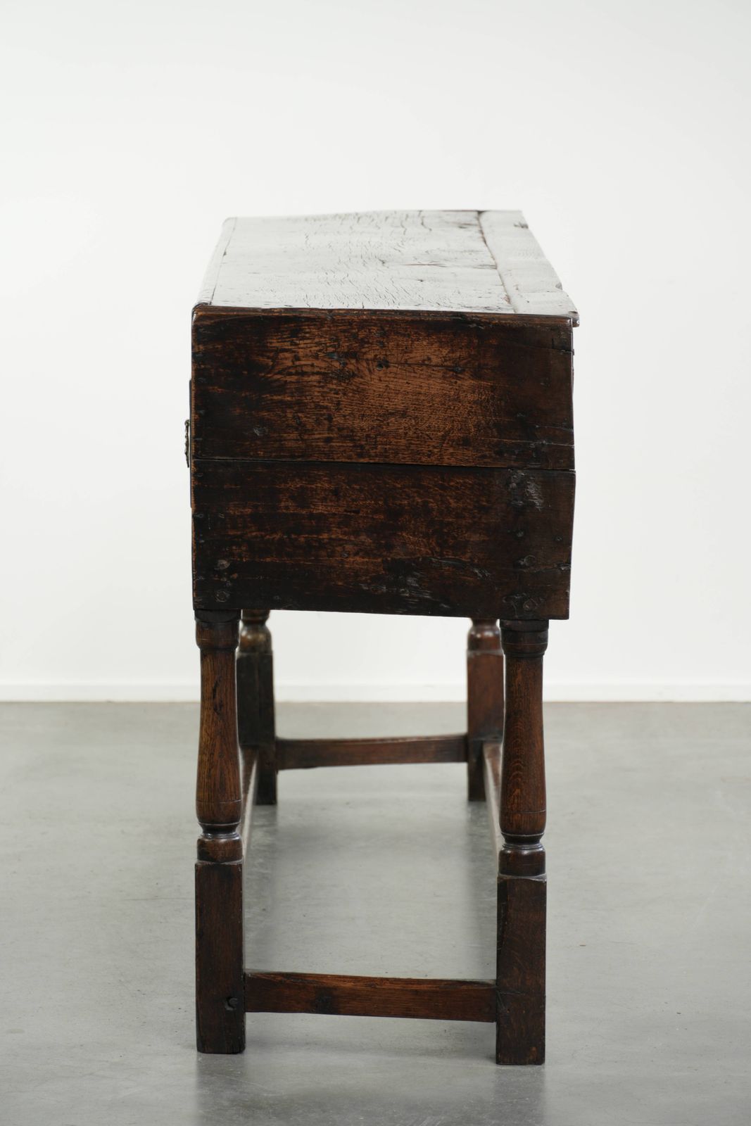 Beautiful Antique English Oak Sideboard With Three Drawers From The Late 17th/Early 18th Century With A Lovely Appearance. photo 2924.0