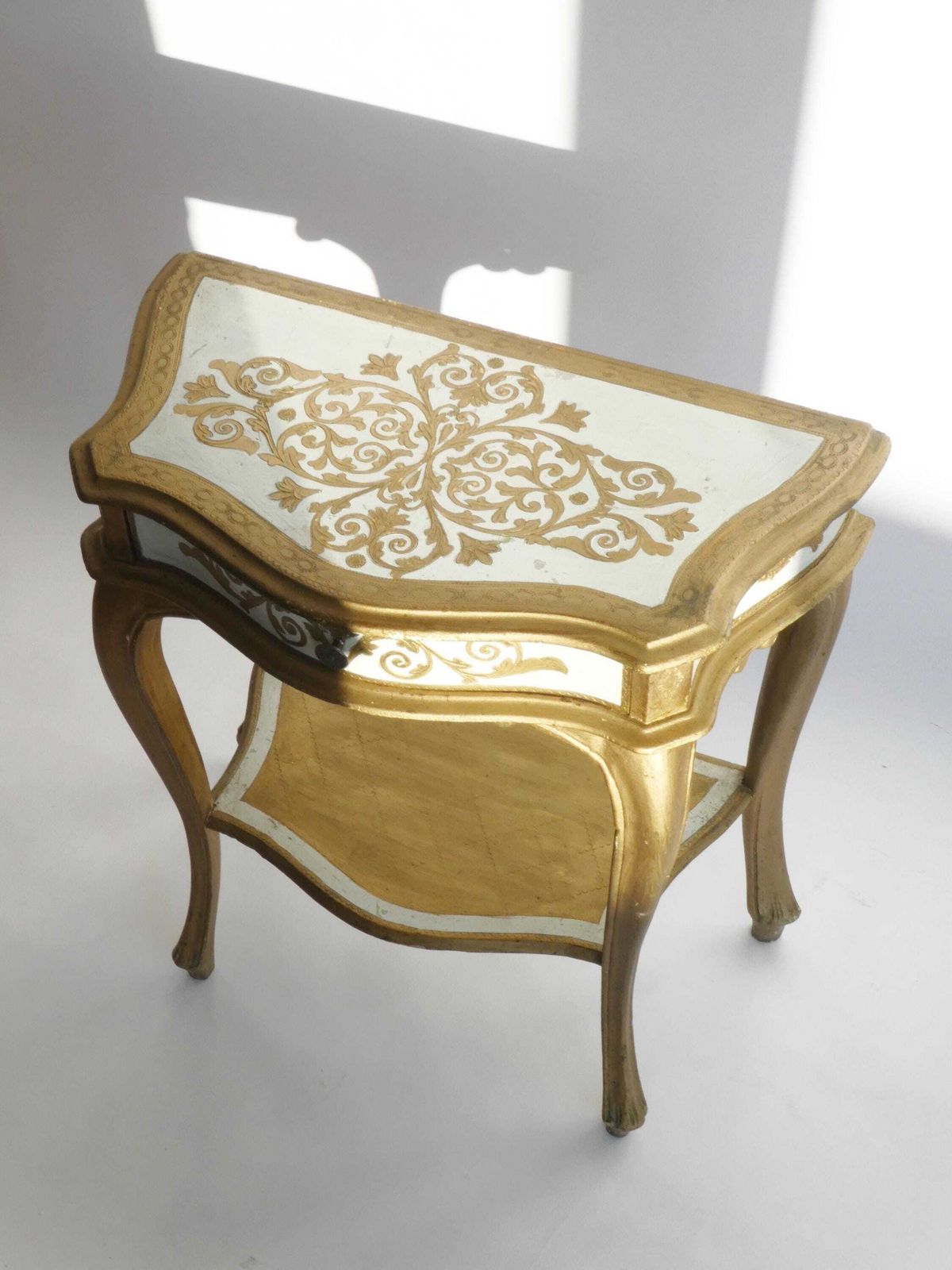 Mid Century Gilded Florentine Wooden Entry Table, Gold White Console, Mid Century Nightstand Hollywood Regency Side Table photo vinterior