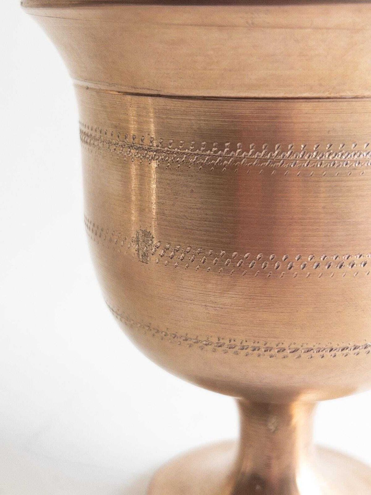 photo vintage Vintage Footed Brass Mortar And Pestle, Apothecary Pill Crusher, Herb Grinder
