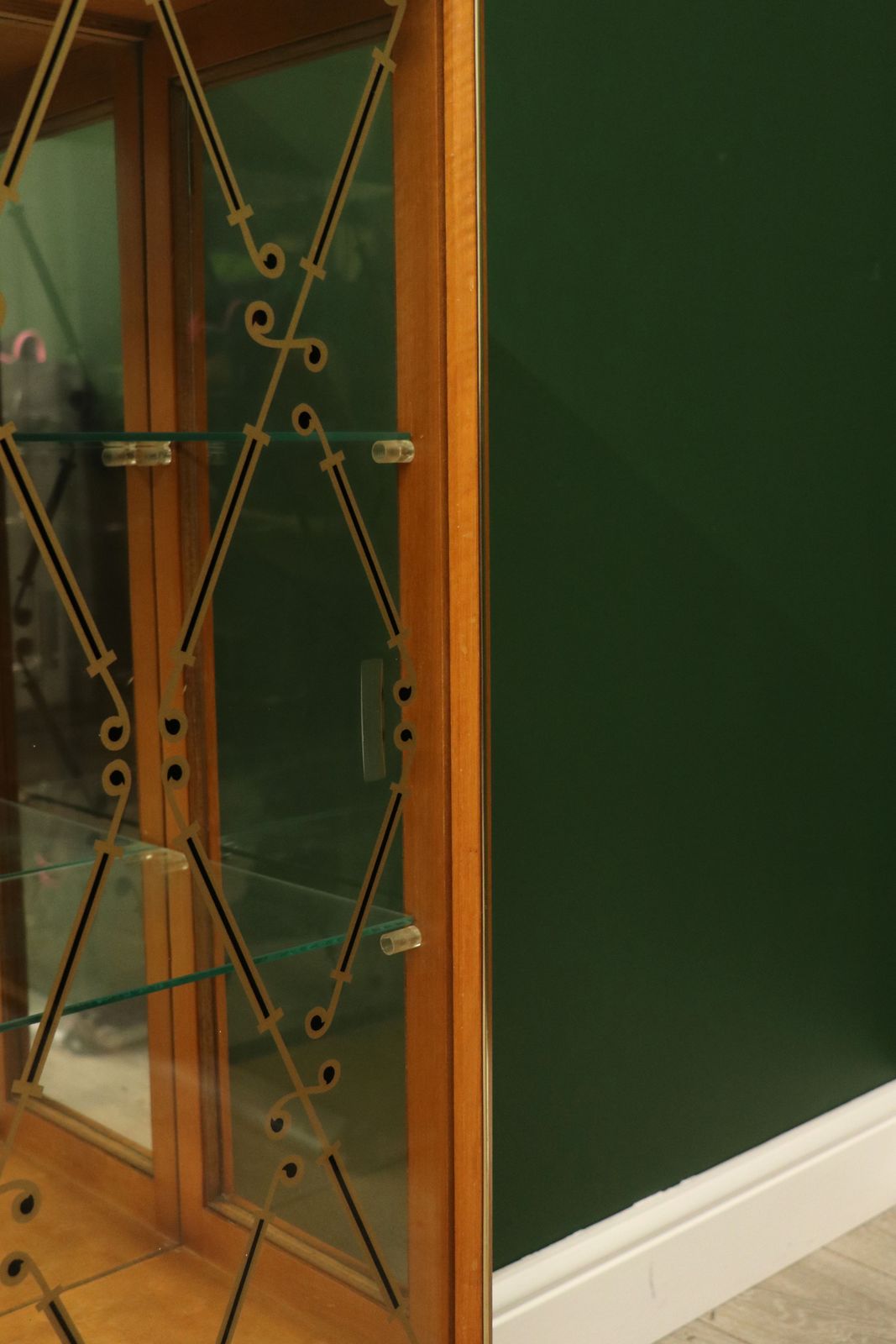 Furniture A Lovely Vintage Mid Century Display Cabinet In Excellent, Original Condition. photo