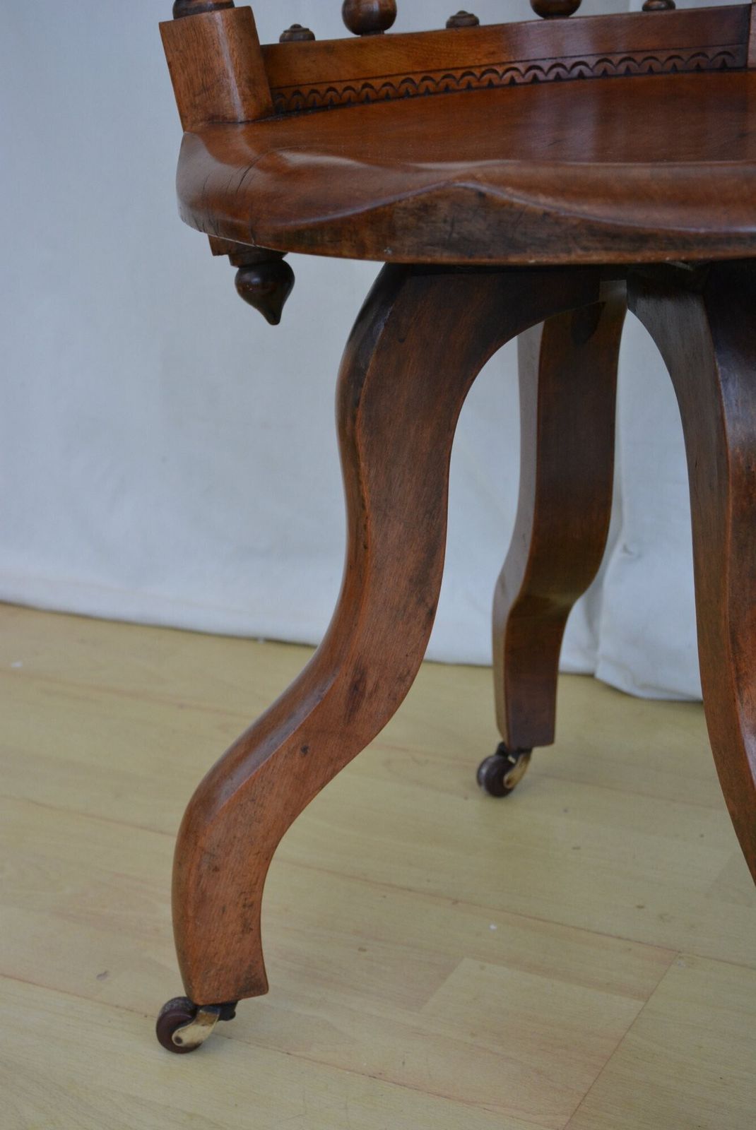 Aesthetic Movement Walnut Swivelling Office Chair In Good Condition photo vinterior