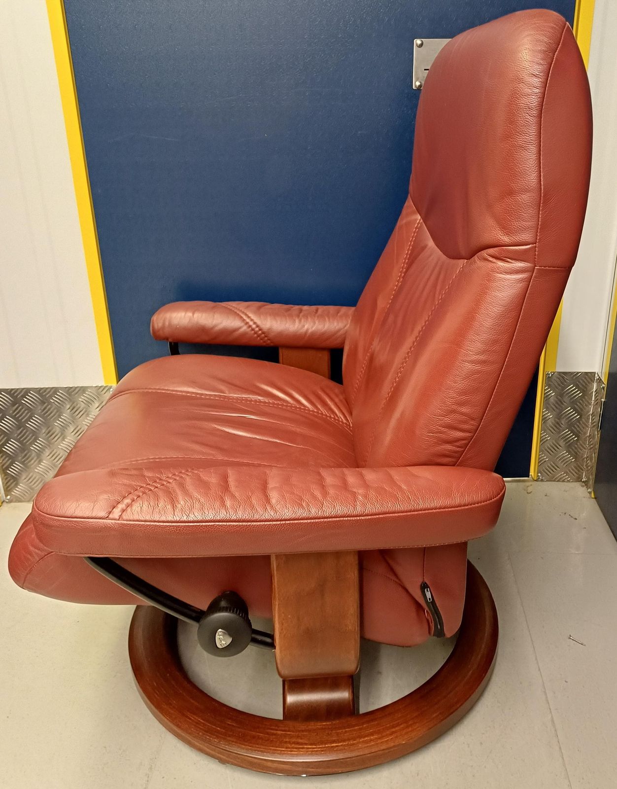 Ekornes Stressless Grey Leather Swivel Recliner Armchair & Footstool photo buy