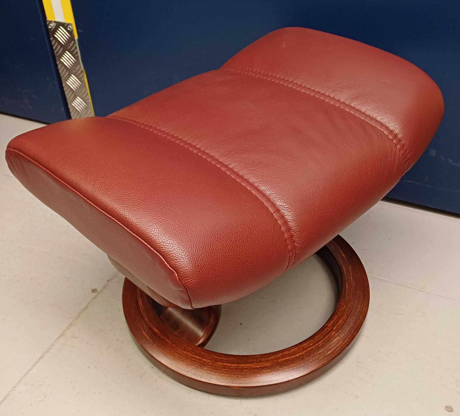 Furniture Ekornes Stressless Grey Leather Swivel Recliner Armchair & Footstool photo