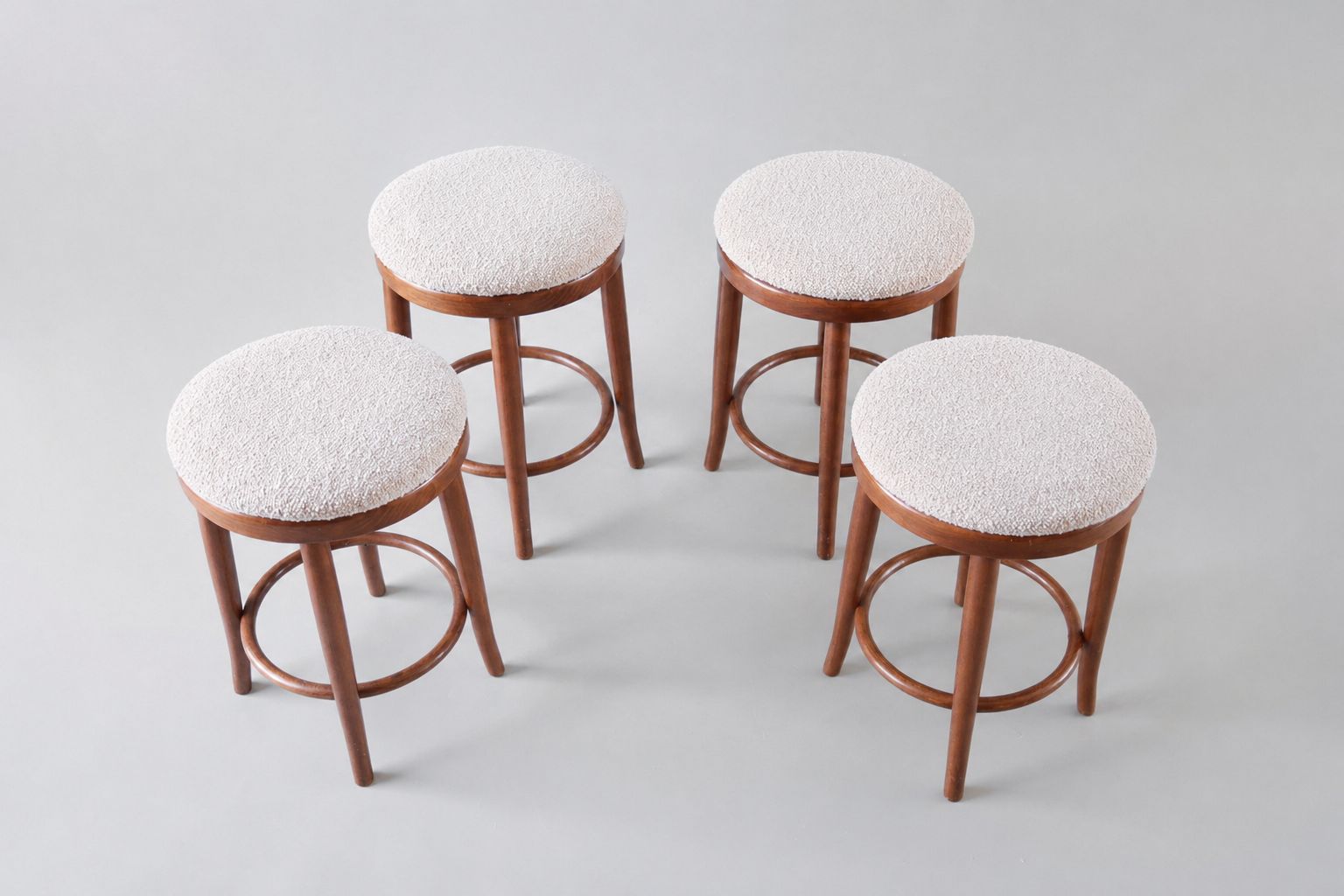 Ensemble de 4 tabourets vintage de style Thonet