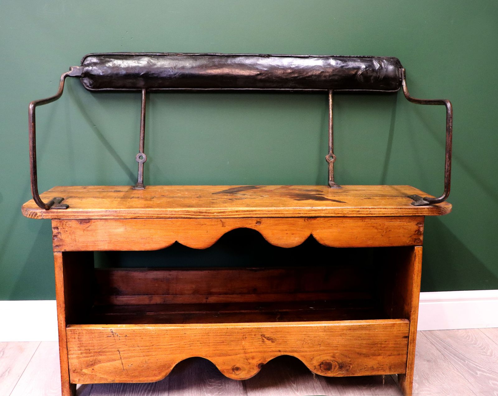 A Great Hall Seat With A Novel Twist! photo furniture