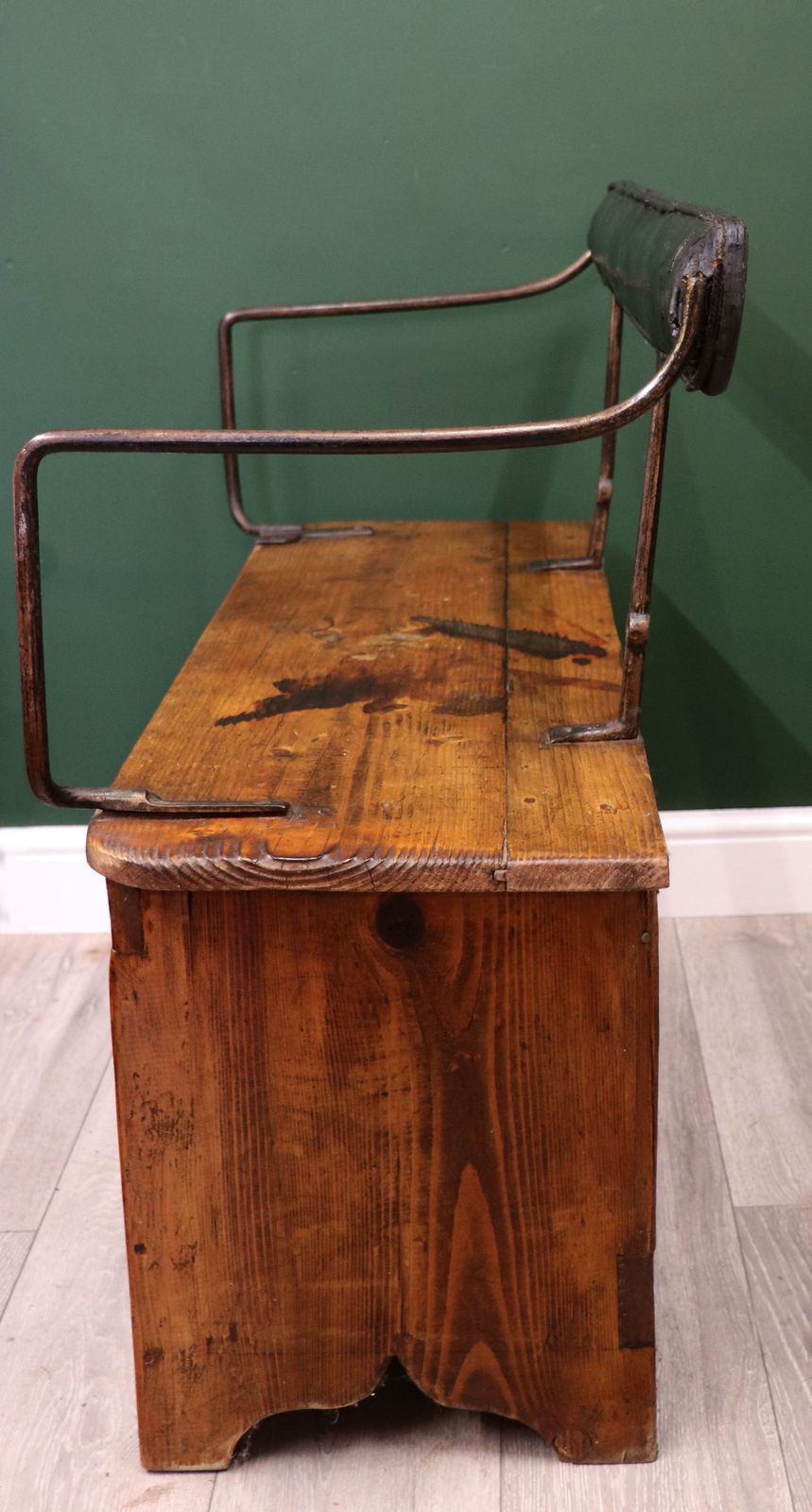 A Great Hall Seat With A Novel Twist! photo buy