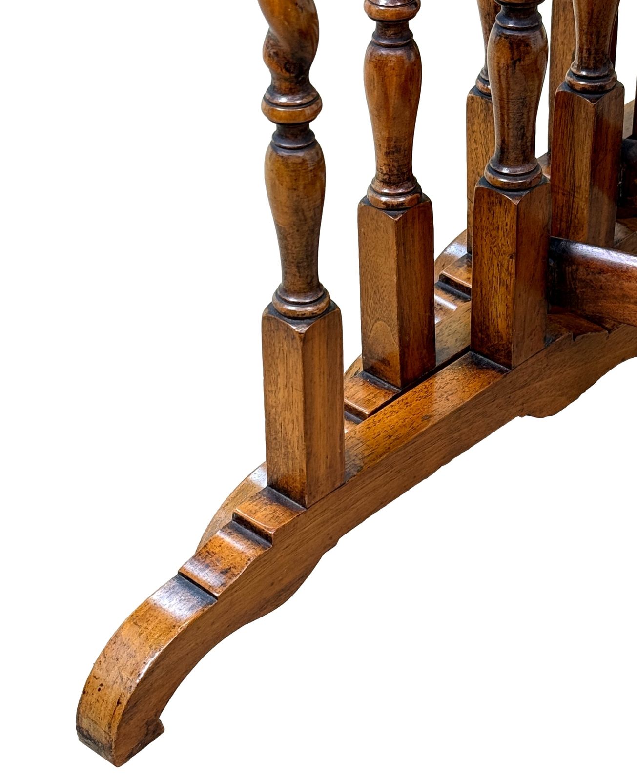 Quartetto nesteltafels, set van vier walnoten salontafels, begin 20e eeuw (Engeland, ca. 1920) photo vinterior