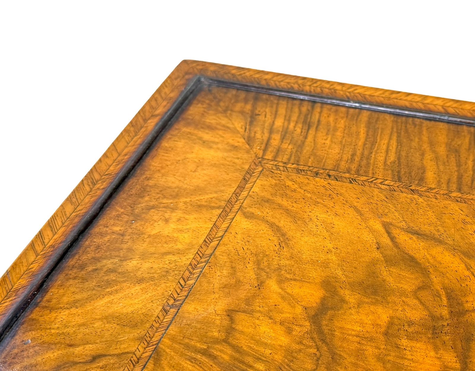 photo for sale Quartetto nesteltafels, set van vier walnoten salontafels, begin 20e eeuw (Engeland, ca. 1920)