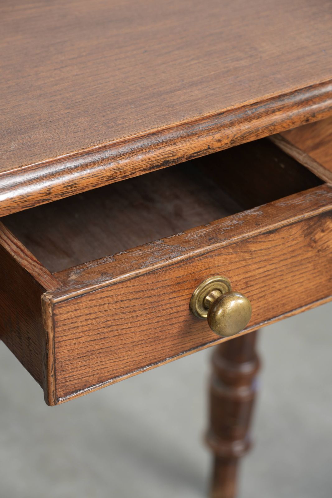 Antique English Oak Side Table/Hall/Corridor Table From The Early 19th Century With A Beautiful Appearance. photo vintage